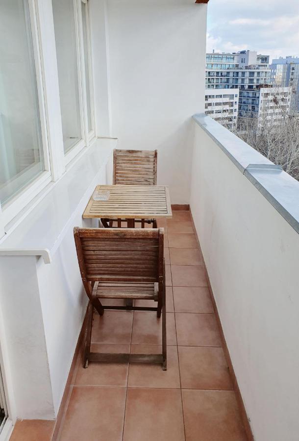 Solec Apartment *